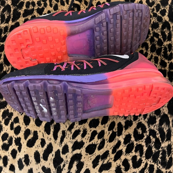 Nike Air Max 2014
Black Hyper Punch Hyper Grape - Picture 5 of 8